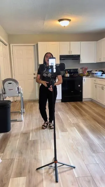 Tripod con reconocimiento facial y giro de 360 grados #tripod #autofacetrackingtripod #autofacetracking #creaciondecontenido #tiktokshopcreatorpicks 
