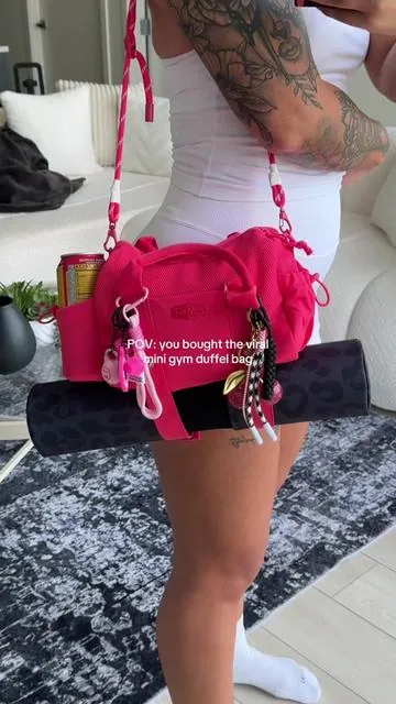 finally got my mini gym bag and im obsessed 😭😻 #bagsmart #duffelbag #gymbag #minigymbag #gymessentials #fitness #gymgirlsoftiktok #tiktokshopfinds #tiktokcreatorpicks 
