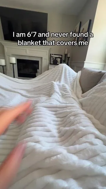 Finally a blanket that will cover my whole body  #blanket #blankets #cozyblankets #biggestblanket #bigblanket 