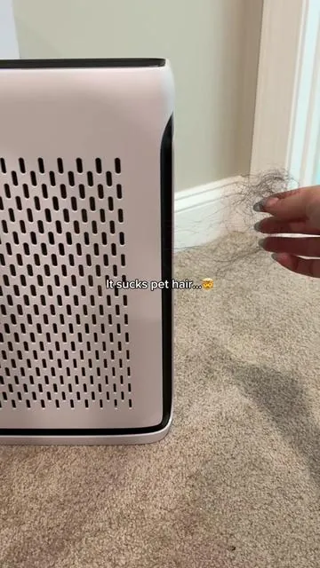 If you haven’t invested into an air purifier what are you doing?? This one is specifically made to help with pet dander and allergies like dust or pollen! I’m obsessed✨🤌🏽 @Levoit_official  . . #hepaairpurifier #airpurifier #levoit 