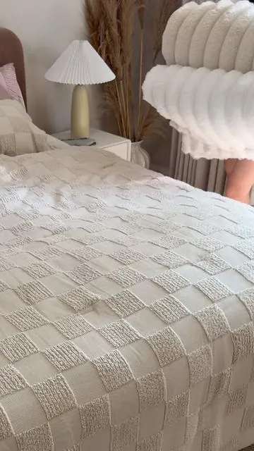 You know what❓the king plus size （120*120）blanket is on sale❤️ #beddingset #bedroom #soft #duvet #bedroomvibes #cozyvibes #StripesInStyle #anxiety #bedsure #BedsureBlanket #coolingsheets #OMG #fyp #FallFreshness #GetReadyforFashionWeek #TikTokShopRestock