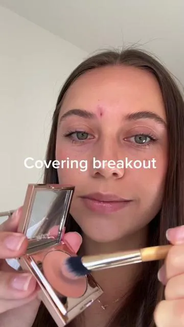 Faveee cc undereye corrector. I use it for my breakouts too, it doesn’t slide off of it 😍👏🏼 #tarte #tartecosmetics #tarteundereyeconcealer #tarteccundereyecorrector #colorcorrector @tarte cosmetics 💅🏼