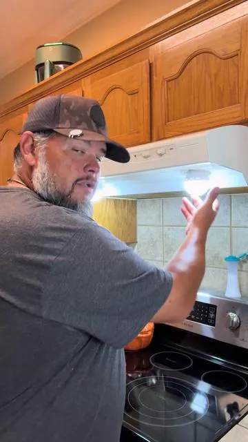 Rechargeable bulbs that fit right in (you’ll see why they’re a must-have). #RechargeableLights #HomeEssentials #EmergencyReady #Camping #TikTokShopCreatorPicks 