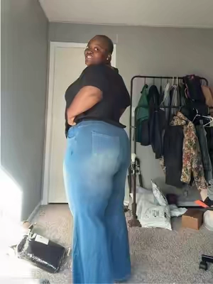 High waisted stretchy pants that literally feel like leggings!!! #plussizejeans #plussize #jeans #stretchyjeans #showitty #stretchypants @Showitty 