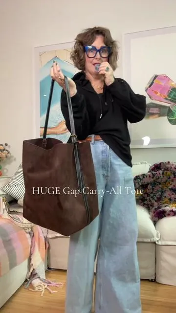 GAP’s new 🆕 carryall vegan tote 👜 bag #gap #gaptote #carryallbag #tiktokshoprestock #creatoricons 
