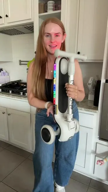 Mark my words this will be THE gift of 2025!! #fanttik #fanttikelectricscooter #electricscooter 