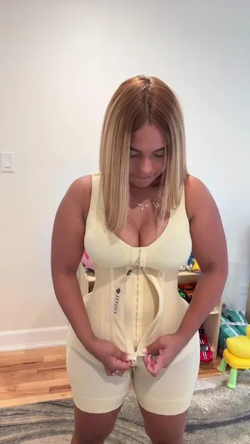 Coméntame tu peso en los comentarios @yianna.shapewear #shapeweargirl #faja #postpartum #faja 