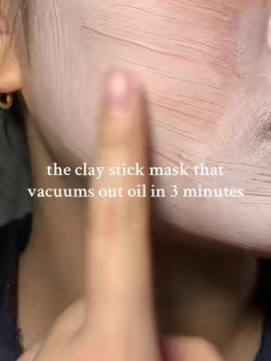removes dead skin cells, reduces sebum, and leaves skin soft + refreshed 💖 #skin1004 #claymask #koreanskincare #tiktokshoprestock #tiktokshopcreatorpicks 