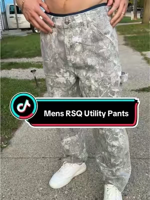 these RSQ camo utility pants are a total game changer. they’re baggy, stylish, and super comfortable! 🔥😎 #utilitypants #menspants #mensjeans #carpenterpants #mensfashion 