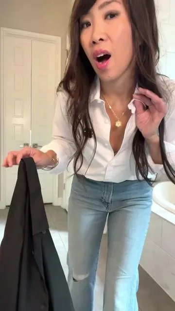 Classic button down shirt that goes with just about anything. Dress it up or down, tucked, untucked, or half tucked - the options are endless and these are wrinkle free 👌👌👌 #buttondownshirt #classytop #whitebuttondown #chicoutfit #wrinklefree 