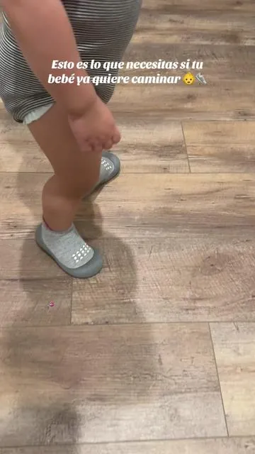 Descubrí estos zapatitos ergonómicos tipo media para bebés 👶✨ Perfectos para aprender a caminar y mantener sus piecitos calentitos en otoño-invierno 🍂❄️ #Mamás #Bebés #ZapatitosBebé #OtoñoInvierno #Maternidad 