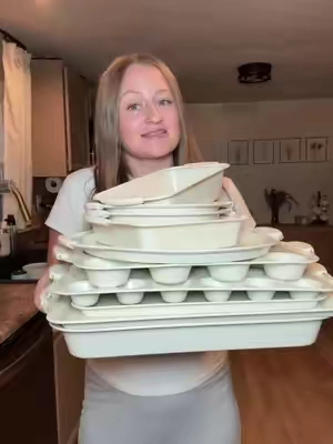 A bakeware set for indecisive people like me lol  #kikcoin #bakeware #kikcoinbakeware #bakingszn 