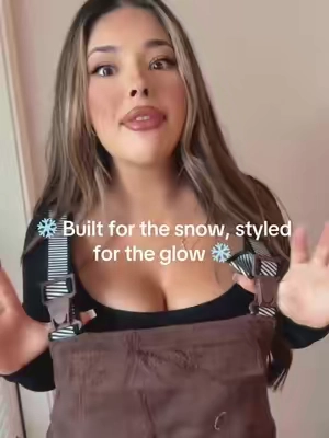 ❄️ “From slopes ➝ selfies, this snow suit does it all”#snowday #snowsuit 