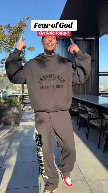 Fear of God Essentials now selling out!  Everything is 100% authentic and when it’s gone it’s gone! 👀📈💪🏼 #fearofgod #fearofgodessentials #essentials #mensfashion 