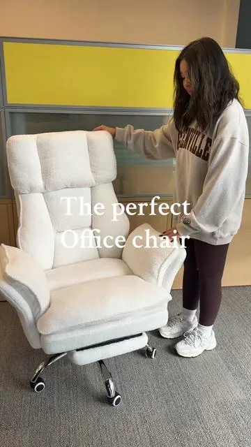 Not sure why this chair isn’t viral because this is the PERFECT office chair!!! I have been eyeing this chair for weeks and it finally came back in stock and I had to get my hands on it!! I’m so happy with this purchase and I love how it’s a criss cross chair too!! #officechair #crisscrosschair #officefurniture #ergonomicchair #officedecor 