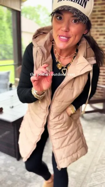 the perfect outdoor puffer vest🤎 #vest #puffervest #fallstyle #momstyle #tiktokshoprestock 