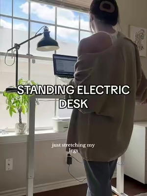 10k steps no problemmm 🏃🏻‍♀️ #standingdesk #officedesk #electricdesk 