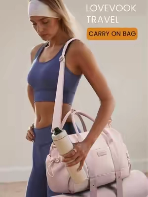 Obsessed with this cute gym bag——it can hold my clothes, essentials, and TWO water bottles. Watch me pack it like a pro. 💪 #gymbag #cutebag #gymessentials #Newin #FallFreshness