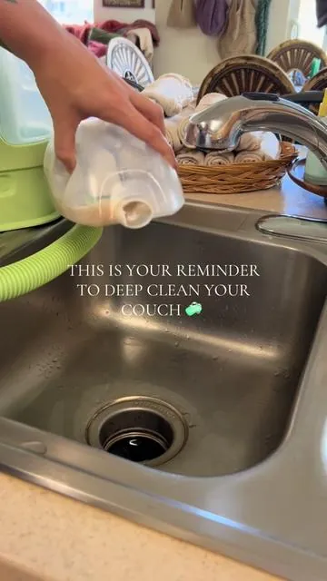 So satisfying to deep clean the couch 🧼 #satisfying #clean #deepclean #cleaning #cleantok 
