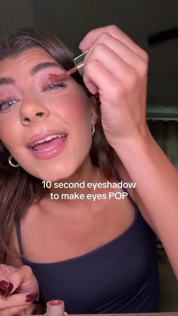 easiest eyeshadow for making eye colors pop!! #eyeshadow #greeneyes #hazeleyes #tiktokshopcreatorpicks 