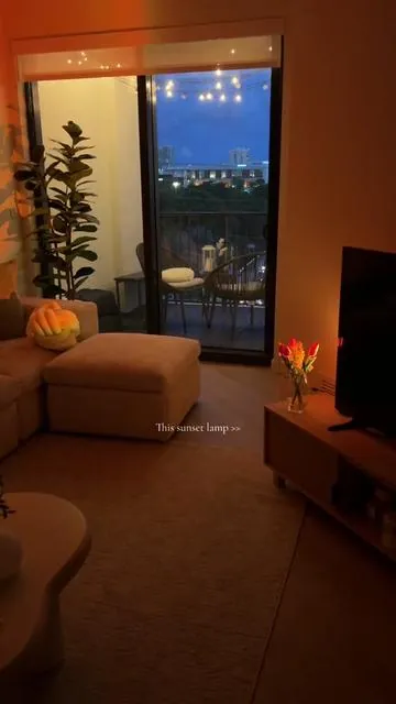 So warm and cozy ☁️ for only 10$ #homedecor #apartmenttherapy #lamp #sunsetlamp 