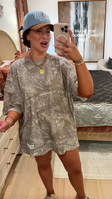 Not a drill - @Comfrt released a new print in their viral camo tee and shorts and it might be the best yet 🙌🏻 these heavy oversized tees are something I reach for 24/7 in my closet. So comfy and cute! #comfrt #camotee #camofashion #oversizedshirt #affordablefashion 