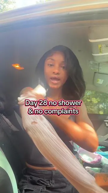 Day 28 no shower & u wouldn’t even be able to tell 🤭🤭 #scrubzz #hygieneproducts #lifehacks #showerroutine 