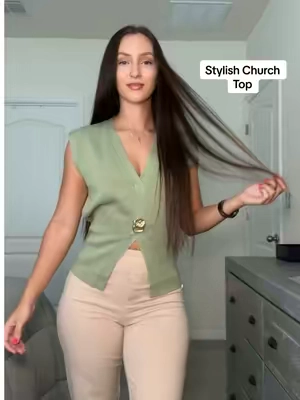 I’ve been looking for cuter, stylish tops to wear to church that are still modest & this is IT 😍💚 #knittop #vesttop 