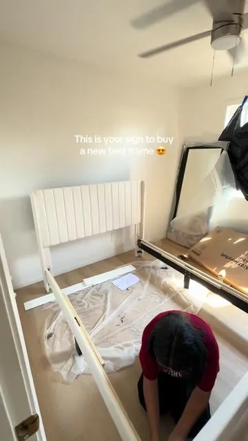 So much more affordable than furniture stores and SO pretty 😍 no box spring needed. Can’t wait for the night stands next! #bedframe #velvetbedframe #affordablebedframe #neefurniturereveal 