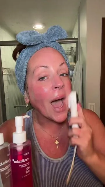 Double cleansing is the most critical step of a skincare routine if you want your skincare to work! If you’re not double cleansing, you’re leaving gunk on your skin. #medicube #doublecleansing #medicubetiktokshop #tiktokshopcreatorpicks #tiktokshopfalldealsforyou @medicube US Store 