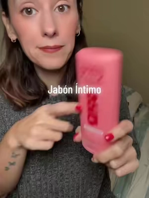 Súper importante poner atención a los jabones que usamos ahí Abajo, este de uro es mi favorito ##uro #opositiv #uroprobiotic #femininewash #jabonfemenino