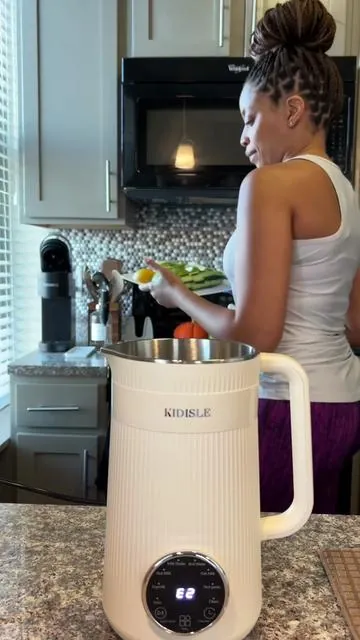 Back to the greens now easier with my new gadget!  #juicer #juicerecipes #milkmaker #kitchengadgets #cleaneating 