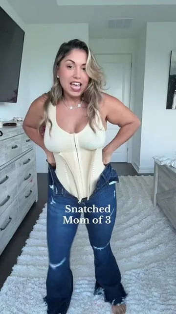 #snatchedwaist #yiannafajas #seamlessleggings #shapewear #tummycontrol 