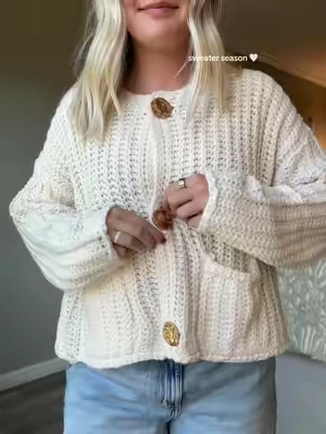 I love the gold detail ✨✨ #womensfashion #sweaterweather #falloutfits #outfitideas #cardigan 