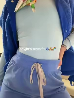 cool and blue like a blueberry 🙂‍↔️ #nurse #nursesoftiktok #scrubs #nurselife #nursing 