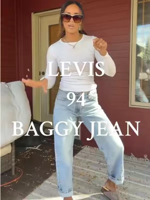 Levi’s 94 baggy jeans area moms dream jeans! They are so comfortable, high quality and perfect for fall! #levijeans #levis #denimjeans #womensjeans #midrisejeans 