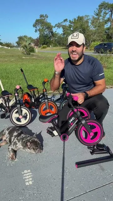 Este innovador bicicleta 6 en 1 ofrece múltiples modos: bicicleta sin pedales para el equilibrio, pedales para impulsar, ruedas extra para estabilidad, y un práctico manillar para que los padres guíen el paseo. Además, cuenta con frenos y soporte para más seguridad y comodidad #kidsdirtbike #kidsbikes #toddlerbike #balancebike #tiktokshopcreatorpicks @JMMD 