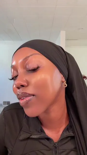 Morning skincare that has you looking right alllll day❤️ #medicube #vitC #skincare #muslimtiktok #somalitiktok 