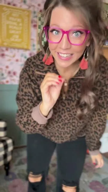 Perffffect leopard pullover sweater for fall! #falloutfits #fallsweaters #pullovers #tiktokshopfalldealsforyou #tiktokshopcreatorpicks 