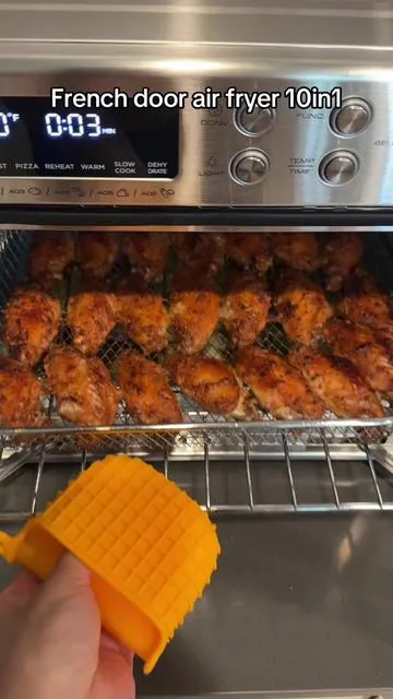 Absolutely stunning French door air fryer 10 in 1! You have it all in this one counter oven. Food comes out so good! Highly recommend it for the Holidays! #frenchdoorairfryer #airfryer #tiktokshopcreatorpicks #mideaairfryer #tiktokshopholidayhaul 