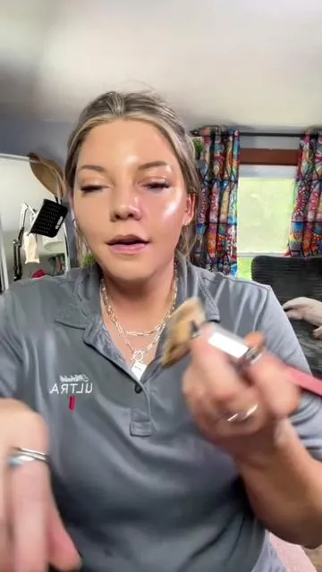 The ONE/SIZE Turn Up The Base Full Beat Foundation seriously delivers on coverage and longevity 🔥 #ONESIZE #TurnUpTheBase  #fullcoveragefoundation #tiktokshopcreatorpicks 