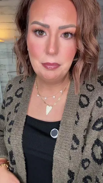 This leopard cardigan is as soft as a blanket!  And it completes even the most basic solid black outfit!  It’s one of those cozy, comfort pieces!! 😍🥰 @btfbm_us #cardigan #cardiganoutfit #leopard #btfbm #ttsacl 