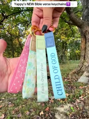 LOVEEEEE my new yappy keychains✝️🫶🏼 @Yappy Bracelets  #yappy #keychains #dailybibleverse #bibleversedaily #christiantok 