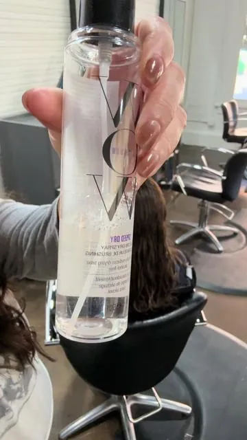 I recorded the whole blow dry and it only took 6 minutes to blow dry her hair! She has so much hair!!!🙌🏼 #colorwow #blowdry #hairproducts #hairproductsyouneed #hairproductsthatwork 