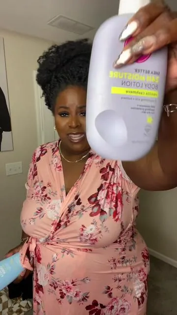If you  love to smell good these are 10/10!! I'm in bed still smelling my skin! These both smell SO GOOD! #jergens #bodylotions #vanillascents #moisturizer #selfcareroutine