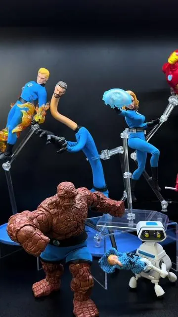 I love admiring my collection 🤩(Marvel comics display) With the X-men, Fantastic Four, and the Avengers of course! #marvelcomics #marvellegends #mafex #actionfigures #collection 