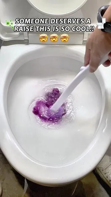 Toilet Cleaning Nightmare? This Disposable Hack Lets You Clean Without Touching Gross—tSatisfying AF!#CleanTok #tiktokmademebuyit 