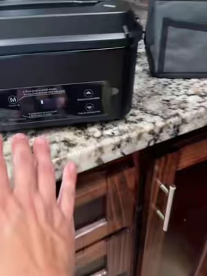 Cordless lunch box with timer. Never struggle to find somewhere to heat your food up. #electriclunchbox #lunchbox #boxlunch #commuterlife #giftidea 