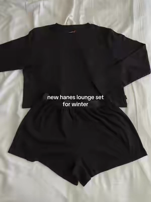 so soft and comfy 🥰 #hanes #loungeset #pajamas #pjs #sleepwear @Hanes 