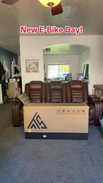 Almost lost my thumb in the making of this e-bike unboxing! Real talk, the TST R002 is pretty sick! Full review is next! #ebike #ebikes #electricbike #moped #tiktokshopcreatorpicks 